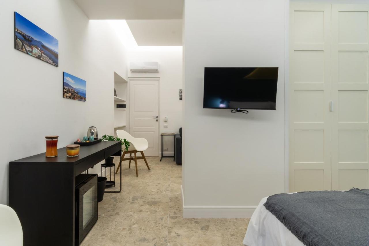 Naos Bed & Breakfast เนเปิลส์ ภายนอก รูปภาพ