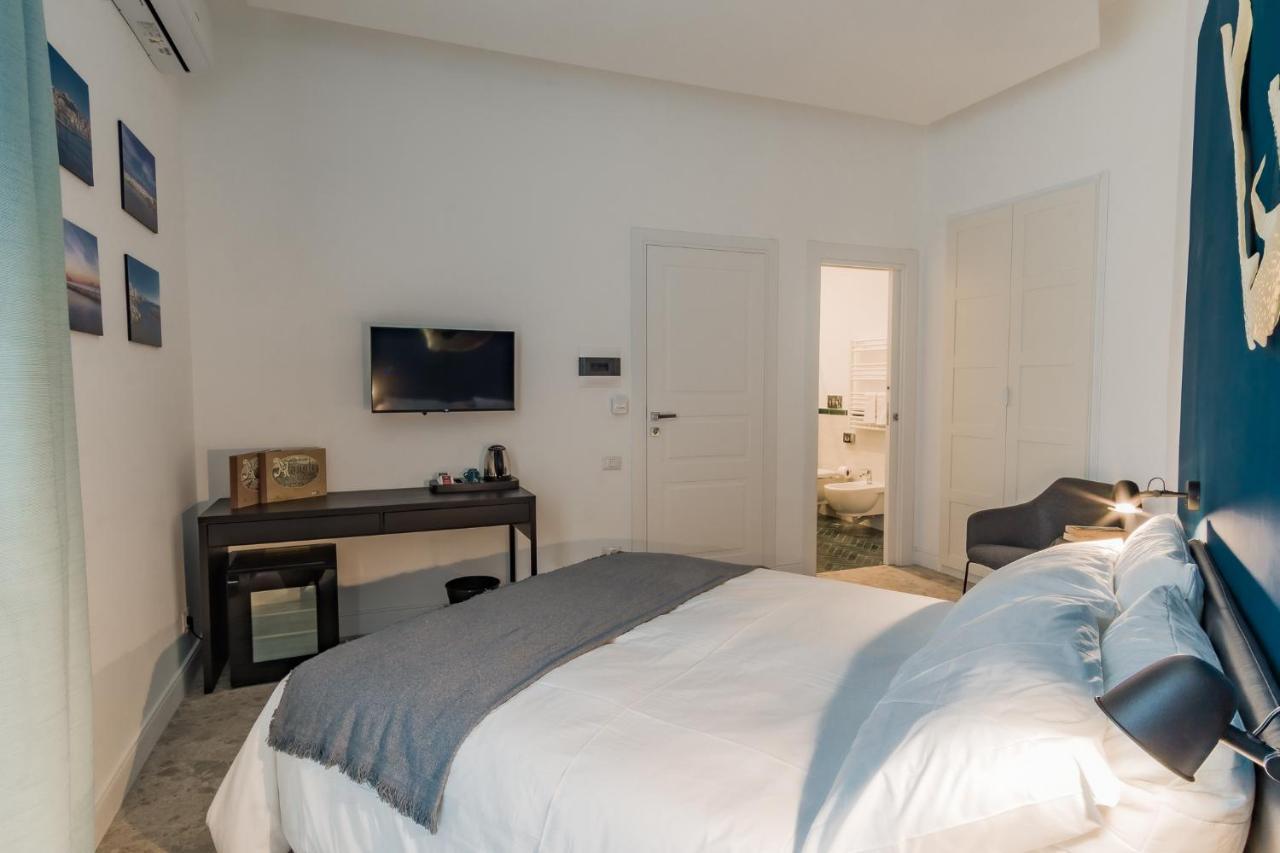 Naos Bed & Breakfast เนเปิลส์ ภายนอก รูปภาพ