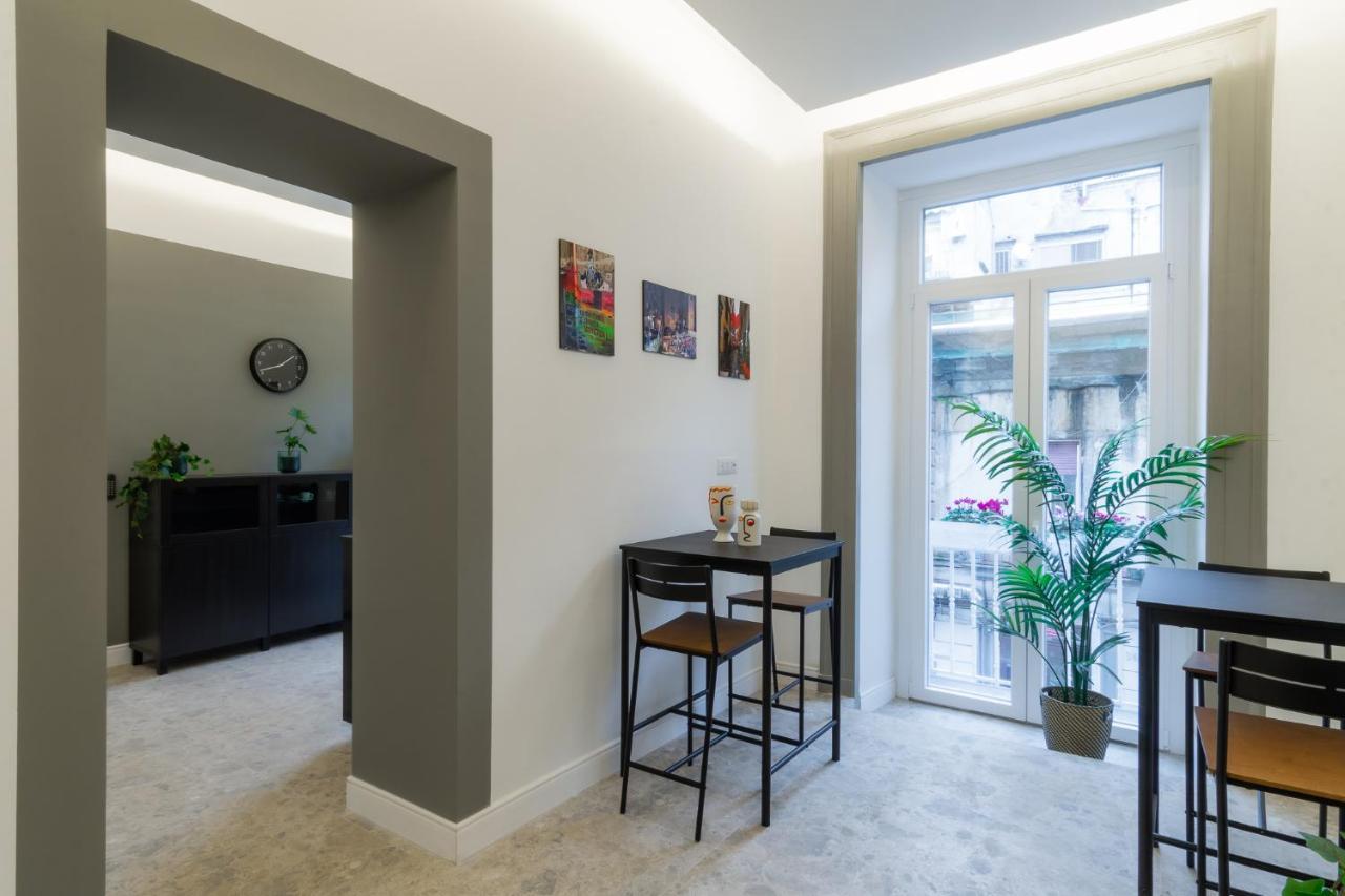 Naos Bed & Breakfast เนเปิลส์ ภายนอก รูปภาพ