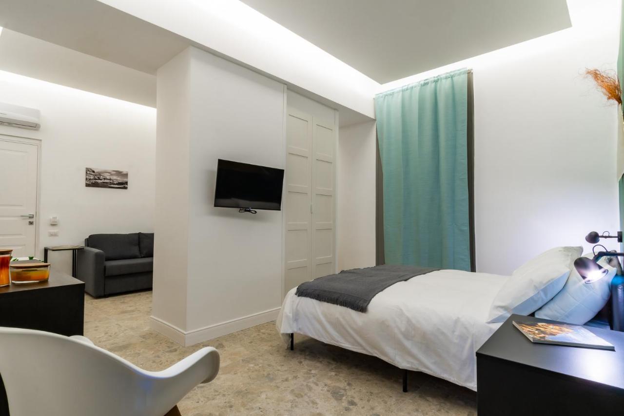 Naos Bed & Breakfast เนเปิลส์ ภายนอก รูปภาพ