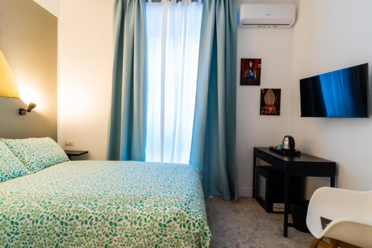 Naos Bed & Breakfast เนเปิลส์ ภายนอก รูปภาพ