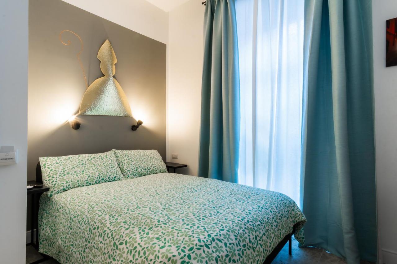 Naos Bed & Breakfast เนเปิลส์ ภายนอก รูปภาพ