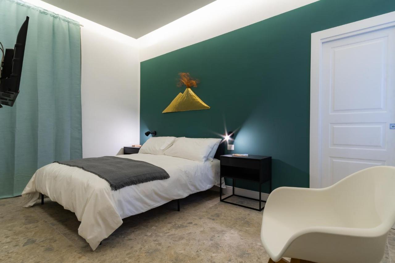 Naos Bed & Breakfast เนเปิลส์ ภายนอก รูปภาพ